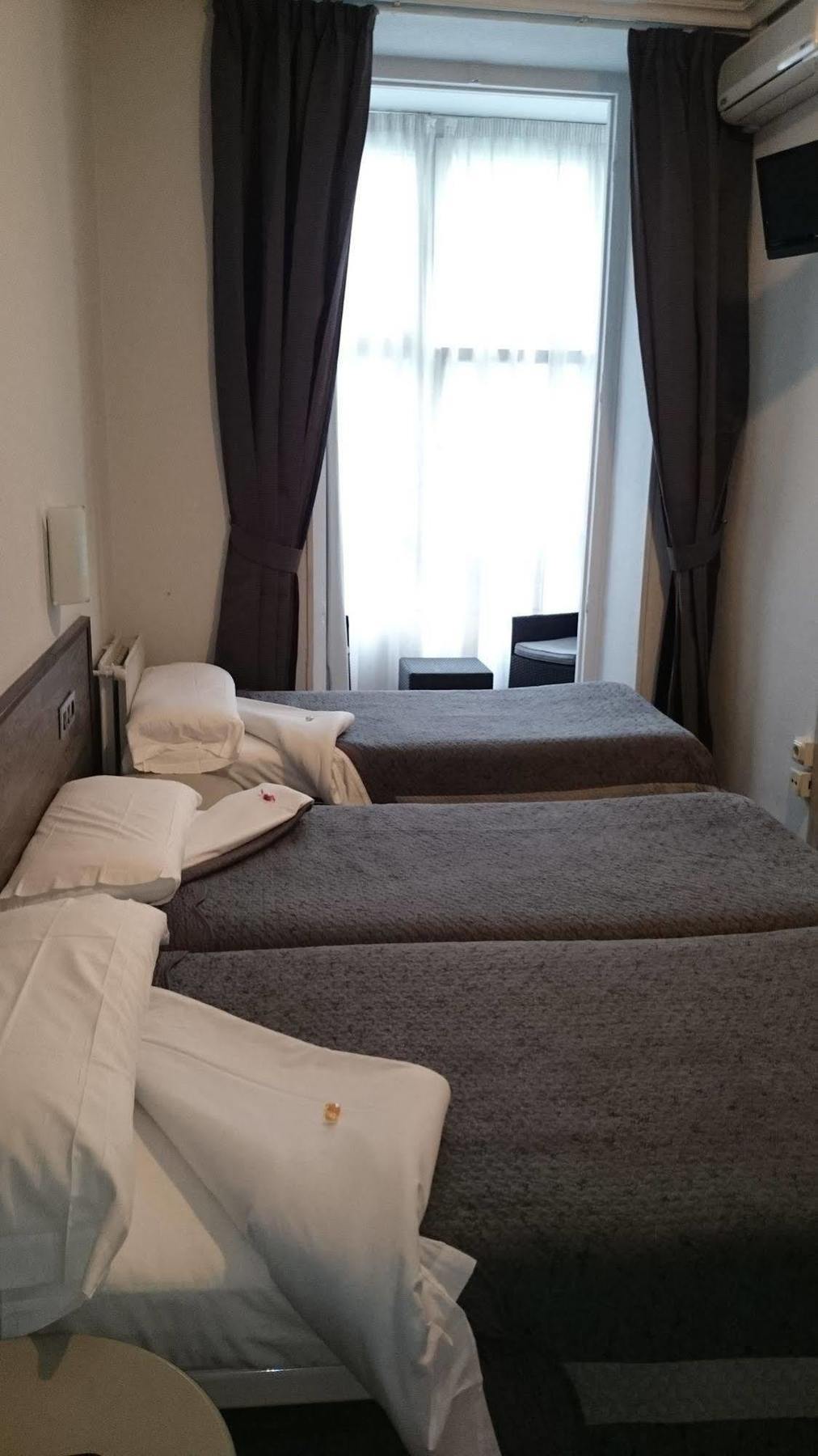 Pension Donostiarra San Sebastián Eksteriør billede